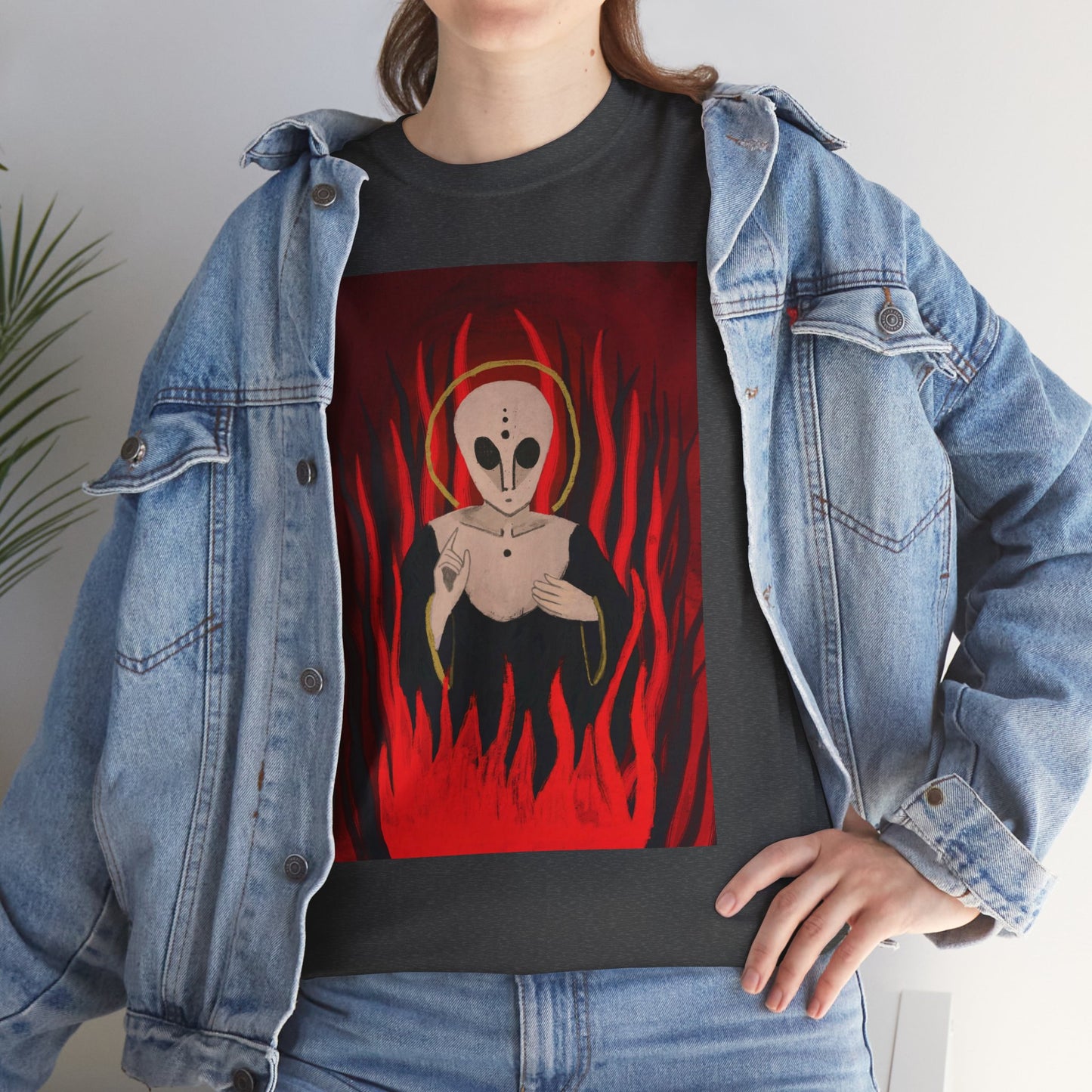El Reino Perdido T‑Shirt — Spooky Alien Graphic Tee with Flames